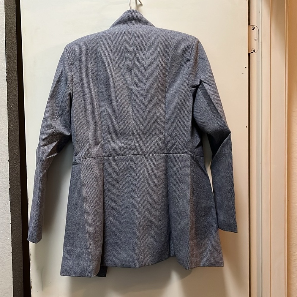 NEW Elegant Gray Women's Coat size small - Picture 2 of 5